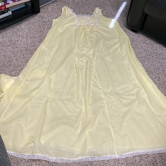 Vintage 50s/60s 2 pc nightgown with matching robe - Picture 10 of 12